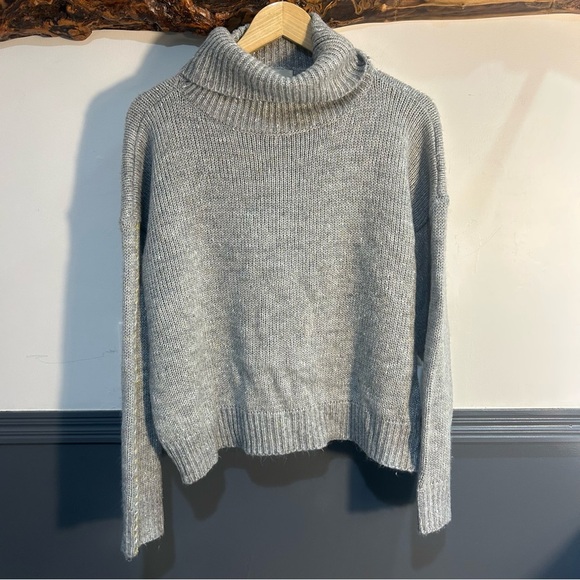 Gray Turtle Neck Sparkly Sweater with Braided Detail on Sleeve size L Dee Elly - Picture 1 of 10
